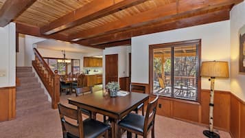 Casa Prestigio, 3 habitaciones, para no fumadores, balcón | Servicio a la habitación