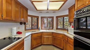 Signature-Haus, 3 Schlafzimmer, Nichtraucher, Balkon | Eigene Küche | Mini-Kühlschrank, Mikrowelle, Ofen, Herdplatte