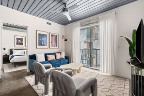 Smart TV, chimenea, tenis de mesa y estéreo