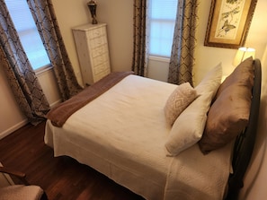 2 bedrooms, iron/ironing board, WiFi, bed sheets