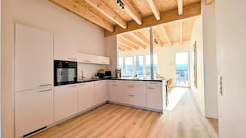 Luxury-Penthouse, 3 Schlafzimmer, 2 Bäder, Stadtblick | Eigene Küche | Großer Kühlschrank, Mikrowelle, Herdplatte, Geschirrspüler