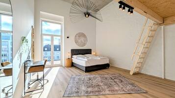 Luksus-loftsværelse - 3 soveværelser - tilpasset personer med nedsat mobilitet - balkon | 3 soveværelser, skrivebord, arbejdsområde til bærbare computere