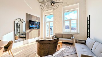 Smart TV, servicios de streaming, oficina