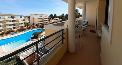 1 bedroom apartment pool view, AC and private parking