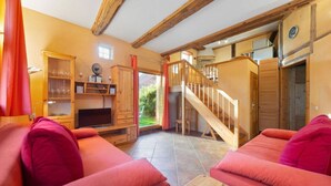 House | Living area - 1-bedroom Farmhouse (Langlingen)
