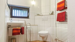 House | Bathroom - 1-bedroom Farmhouse (Langlingen)
