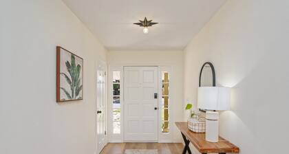 4 Beds, POOL , Huge Backyard - Ranch Home
