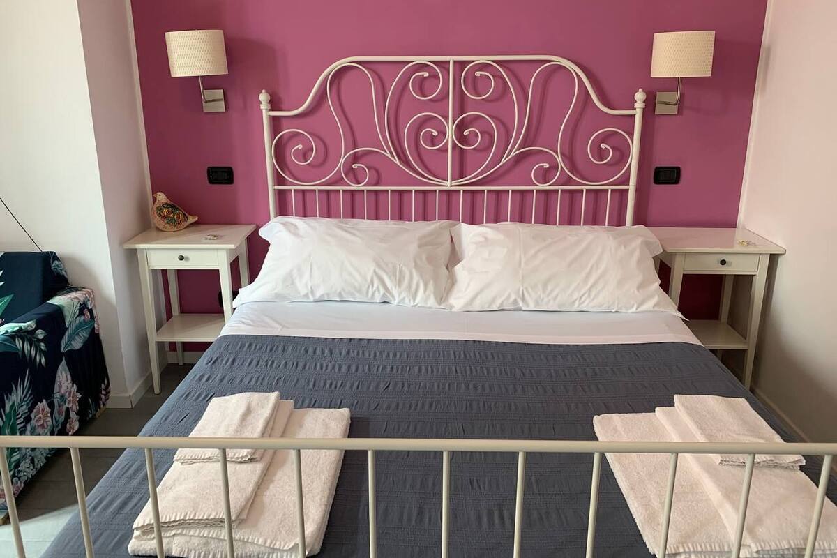 ห้องคอมฟอร์ทดับเบิล, ระเบียง, วิวเมือง | ผ้าม่านกันแสง, เตารีด/โต๊ะรีดผ้า, Wi-Fi ฟรี