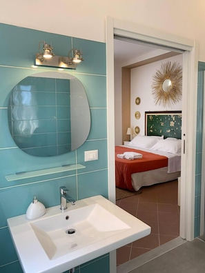 Deluxe-Doppelzimmer, Balkon, Stadtblick | Verdunkelungsvorhänge, Bügeleisen/Bügelbrett, kostenloses WLAN