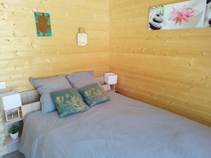 1 dormitorio, escritorio, wifi gratis y ropa de cama