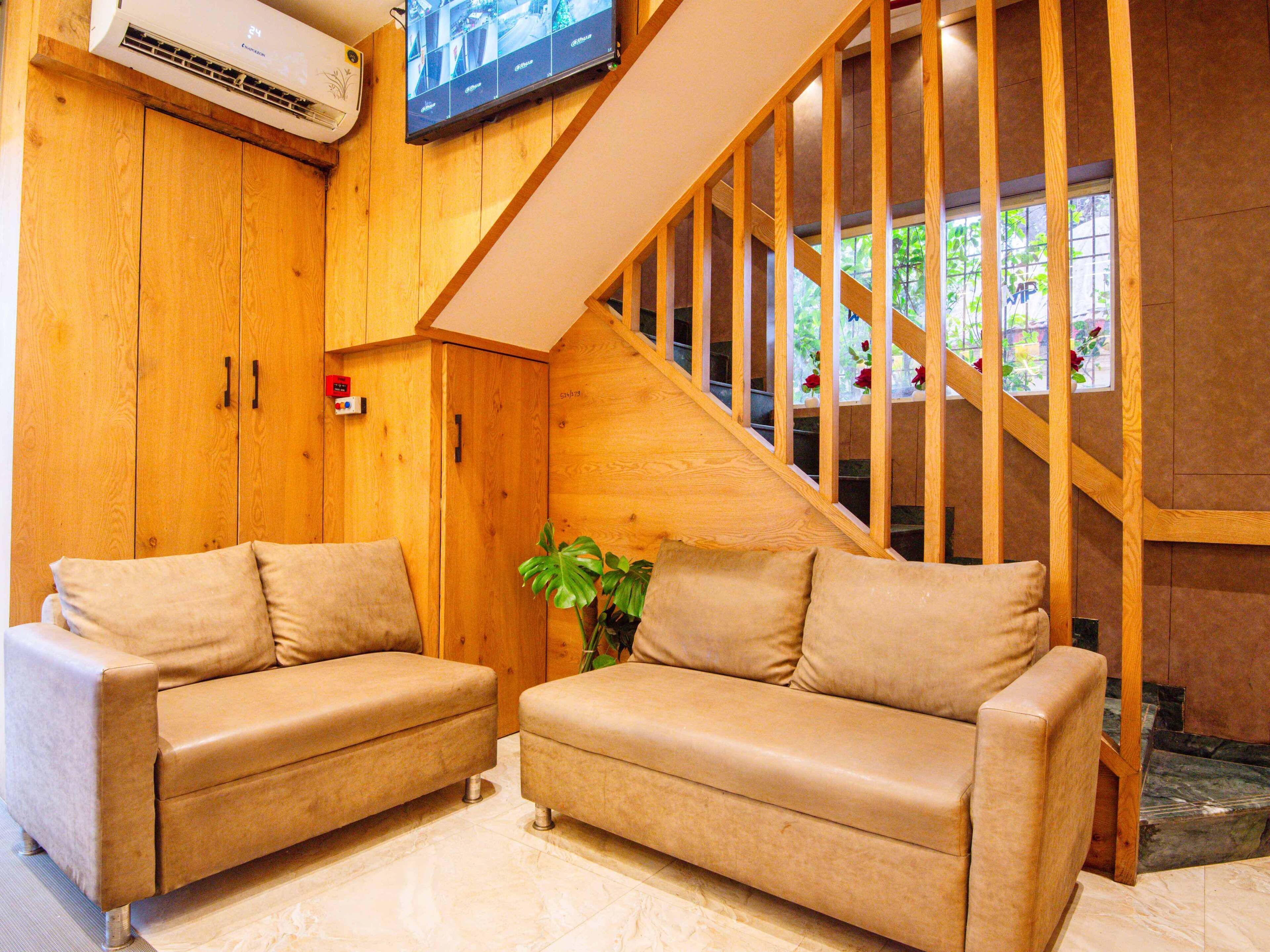 Deluxe Double or Twin Room, City View | Restaurant