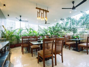 Free daily buffet breakfast - Hotel Skylink Hospitality (Mumbai)
