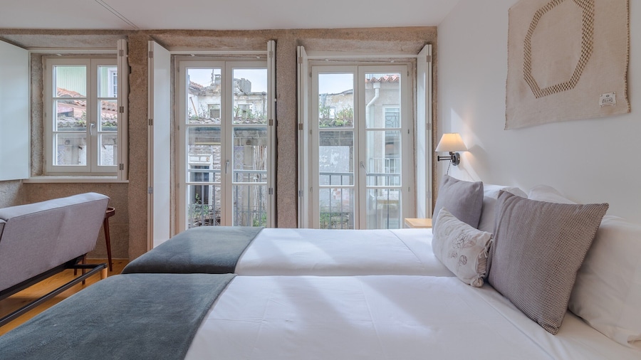 Modern Studio in Porto With Balcony