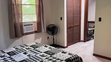 1 bedroom, WiFi, bed sheets