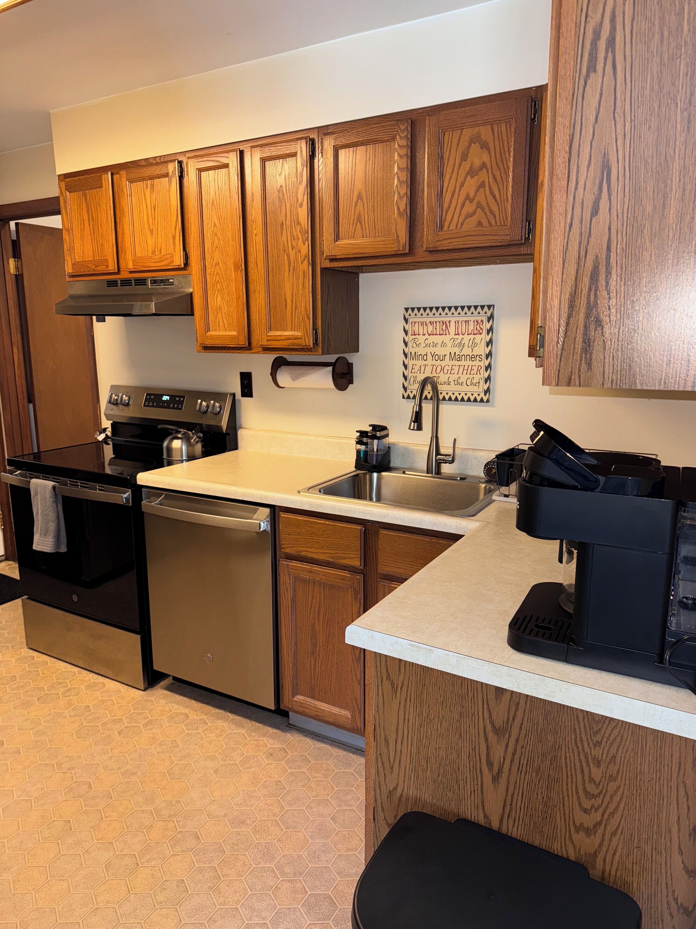 Microondas, horno, parrilla de estufa y lavavajillas 