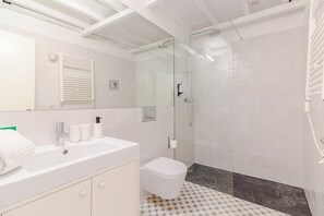 Apartment | Bathroom