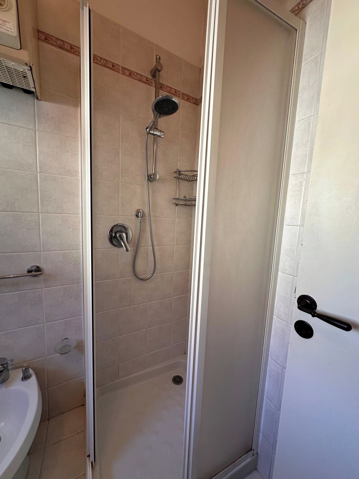 Doccia, asciugacapelli, bidet, asciugamani