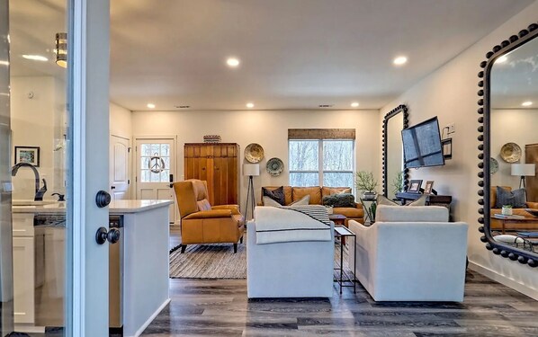 Smart TV, fireplace, DVD player, books