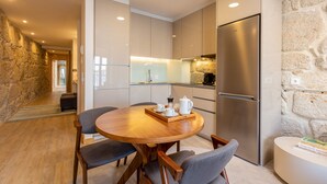 Apartment | Dining - 3 Guests Apartment in Vila Nova de Gaia (Vila Nova de Gaia)