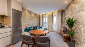 Apartment | Dining - 3 Guests Apartment in Vila Nova de Gaia (Vila Nova de Gaia)