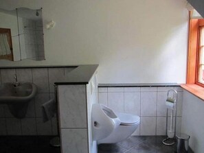 House | Bathroom - Holiday Apartment Farm on the Edge (Langlingen)