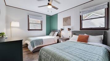 3 chambres, bureau, fer et planche Ă repasser, lit parapluie