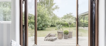 Large cozy holiday home with private beach access