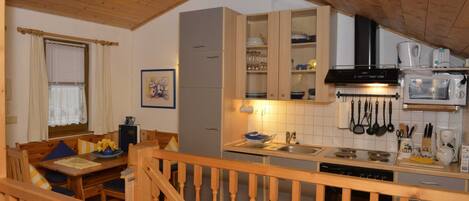 Apartment | Private kitchen | Cookware/dishes/utensils