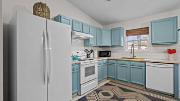 冰箱、微波炉、烤箱、炉灶