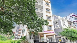 A multi-story building with balconies and a sign reading "AVINABA INN". - DETEEX AVINABA INN (Barasat)