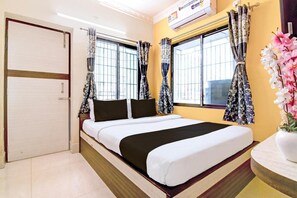 Quarto casal standard, vista para a cidade | Quartos à prova de som, Wi-Fi de cortesia, roupa de cama