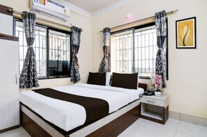 Quarto casal standard, vista para a cidade | Quartos à prova de som, Wi-Fi de cortesia, roupa de cama