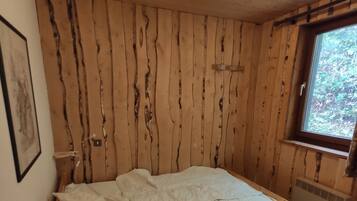 3 bedrooms, travel cot, free WiFi