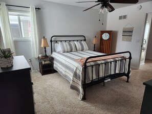 3 bedrooms, desk, iron/ironing board, free WiFi