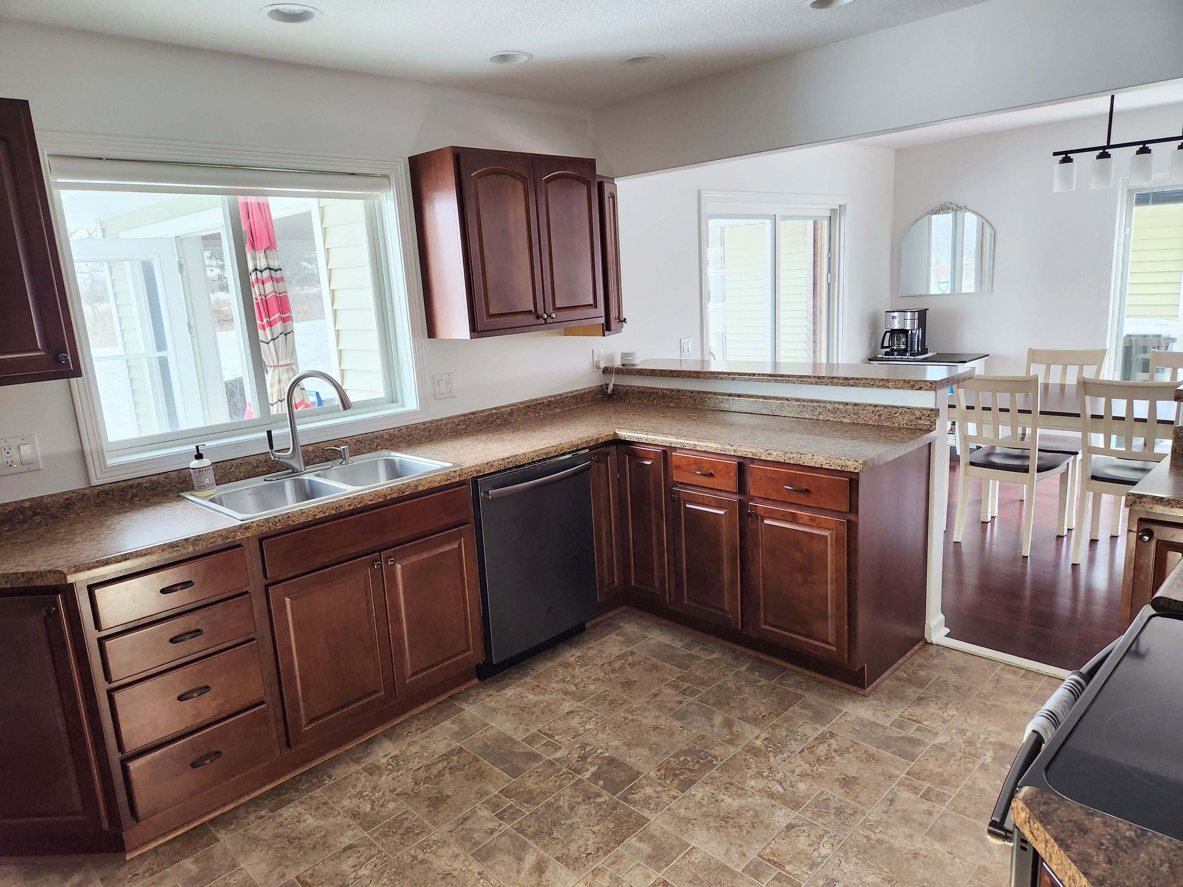 冰箱、微波炉、烤箱、炉灶