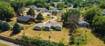 3-bedroom house in welcoming Pella close to lake & on the bike trail
