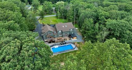 LUX Heated Pool, Pickleball, Arcade, Hot Tub, Sauna