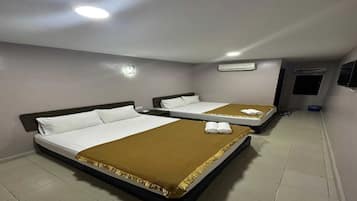 Family Suite | 1 bedroom, laptop workspace, bed sheets