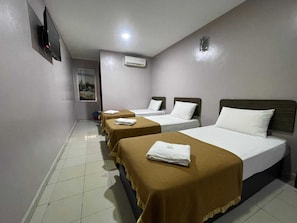 A hotel room with three single beds, a flat-screen TV mounted on the wall, and a window with a view of the outdoors. - OYO 91119 Hotel D Lima Inn (Langkawi)