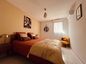 2 quartos, berço de viagem, Wi-Fi de cortesia, roupa de cama