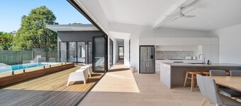 Brand New 4BR Beach House South Stradbroke, Pool