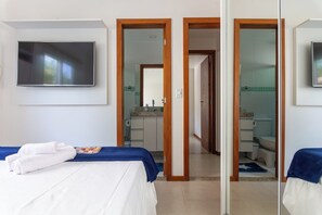 4 bedrooms, iron/ironing board, WiFi, bed sheets