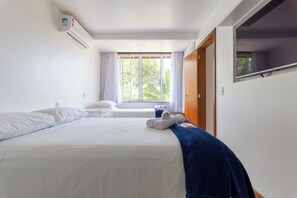 4 habitaciones, tabla de planchar con plancha, wifi y ropa de cama 