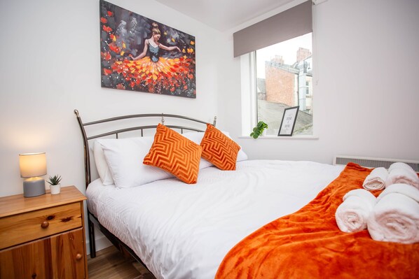 2 bedrooms, iron/ironing board, WiFi, bed sheets