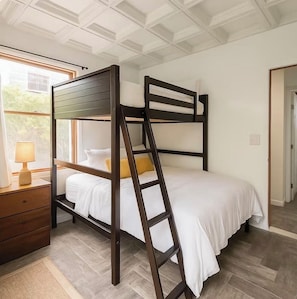 3 bedrooms, iron/ironing board, free WiFi, bed sheets
