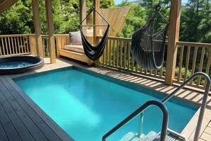 Outdoor pool, a heated pool - Gatsby’s Main Level. Ocean Bay Park.
Heated Saltwater Pool + Hot Tub. Sleeps 14 (Ocean Beach)