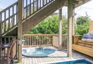 Terrace/patio - Gatsby’s Main Level. Ocean Bay Park. 
Heated Saltwater Pool + Hot Tub. Sleeps 14 (Ocean Beach)
