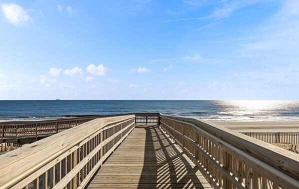 Beach nearby, sun loungers, beach towels
