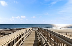Beach nearby, sun-loungers, beach towels