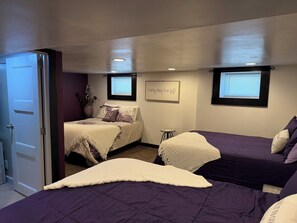 4 habitaciones, tabla de planchar con plancha y cuna de viaje 